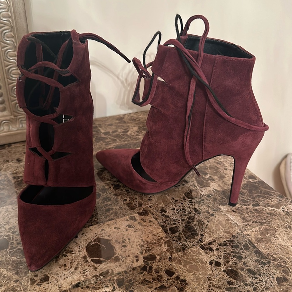 Aldo gently used bootie burgundy color size US 6.5